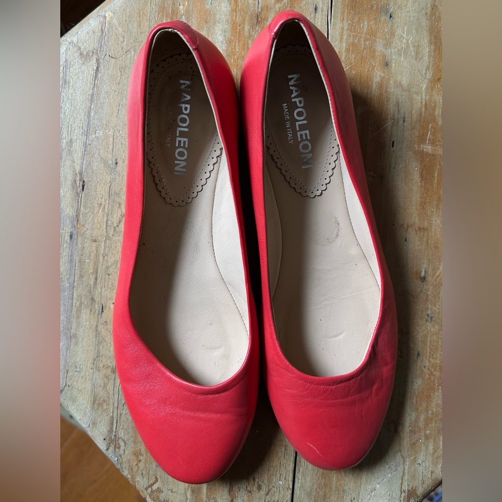 Vintage cherry red butter soft genuine leather flats - Picture 2 of 4